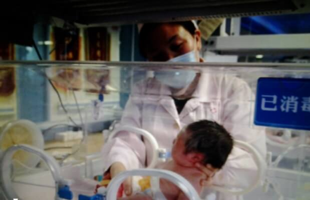 西南医科大学附属医院生殖中心助孕生产的第一例试管宝宝