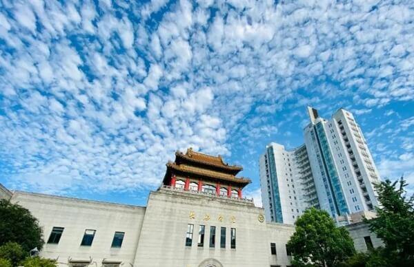 长海医院即上海海军军医大学第一附属医院