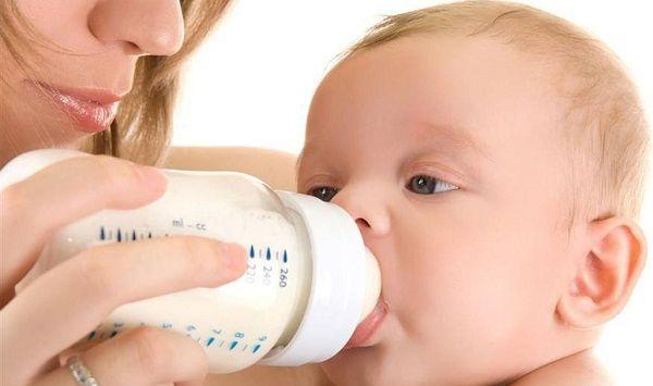喂宝宝吃奶也是一门学问