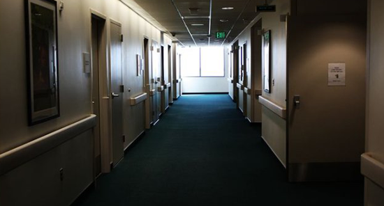病房内部的走廊