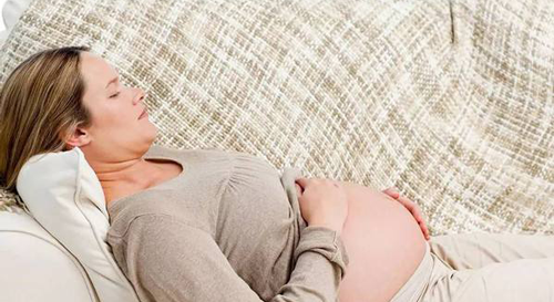 孕妇8个月睡觉姿势怎样最佳