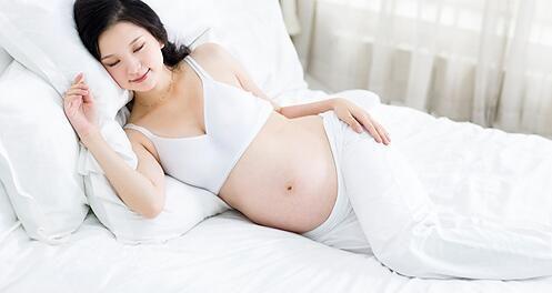 孕中期的正确睡姿图片