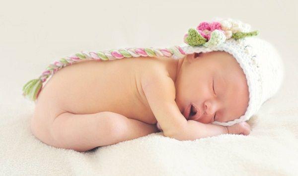 适当的护理可减小宝宝呛奶的危害