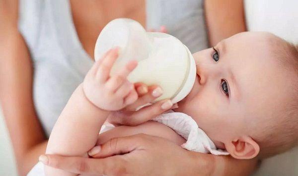 给宝宝过量喂奶是不好的