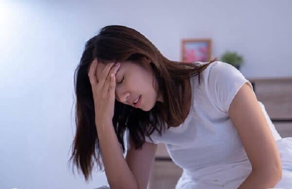 腹胀是卵巢增大的症状之一