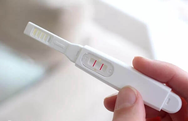验孕棒是女性自测是否怀孕最便捷的一种方式
