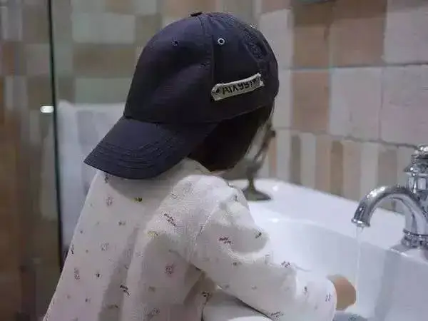 可以给宝宝准备专属毛巾洗手