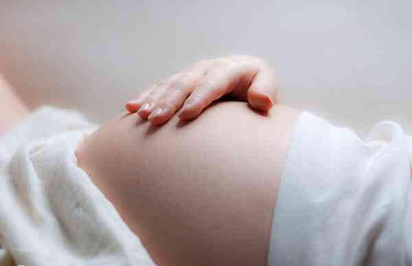 建议搭配妊娠霜或乳液按摩