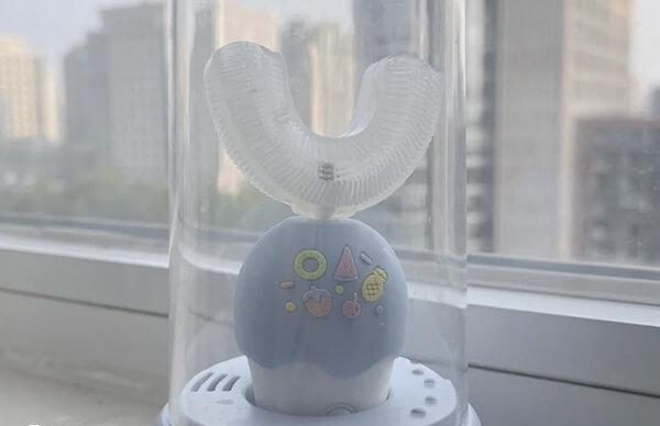 乳牙长齐后就可帮助宝宝练习漱口