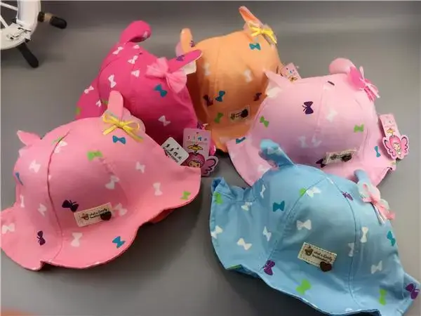 宝宝戴帽子可以防止沾上致敏物