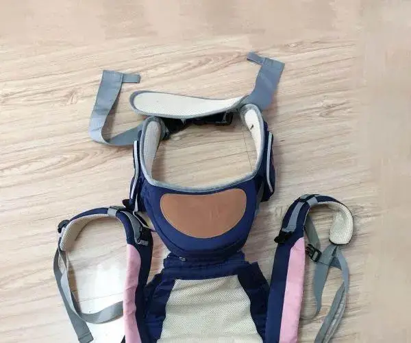 四个月以后的宝宝可以使用背带