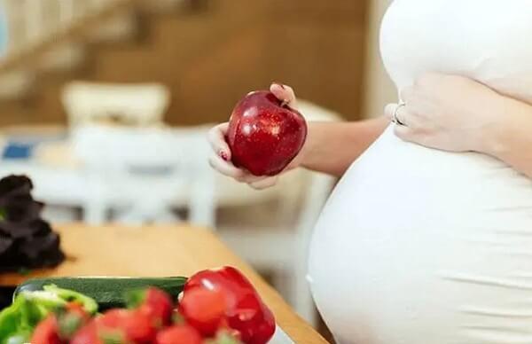 怀孕8个月肚子浑圆可能是女宝