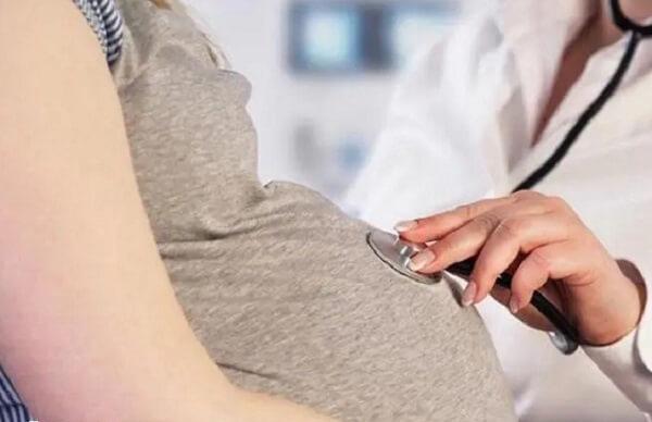 孕妈妈发烧胎心率常常会超过160次/分钟。