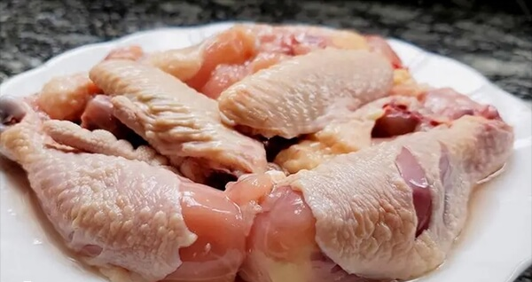 鸡肉属于油腻性食物