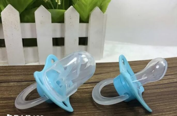 安抚奶嘴容易让宝宝吸入过多空气