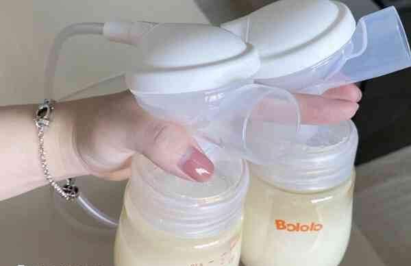 用手按摩乳房可以催奶