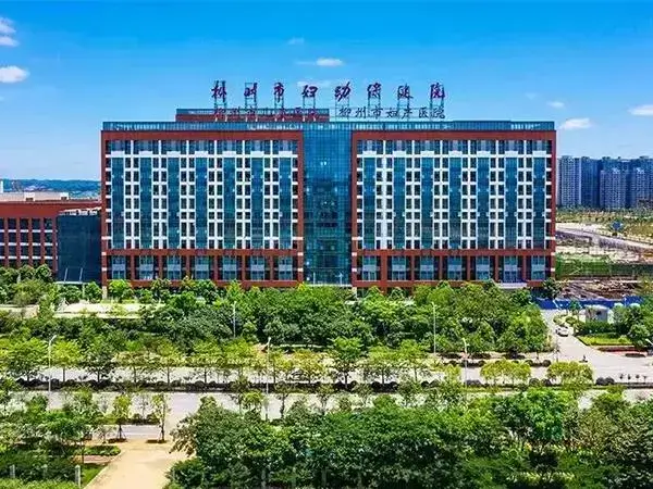 柳州妇幼保健院大门口