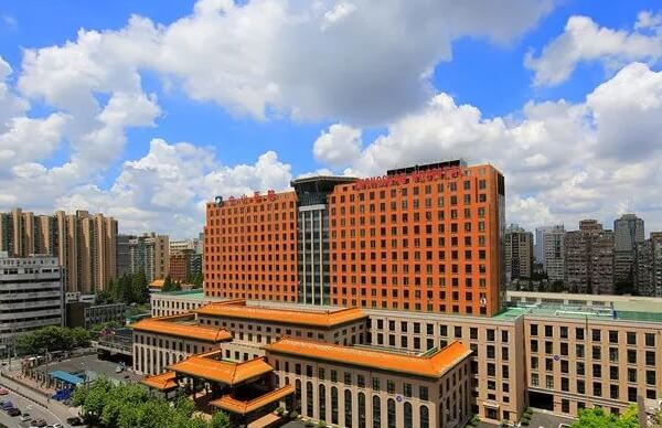 上海复旦大学附属中山医院成立于1937年