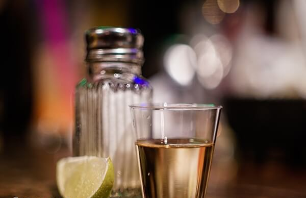 烟、酒是高血压病的危险因素