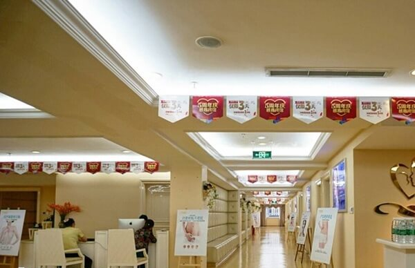 郭敏58岁生双胞胎压力大