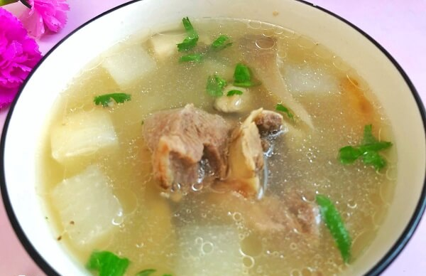 喝鱼汤可促进排卵功能