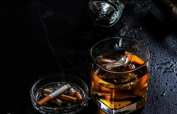 备孕期间要忌烟酒