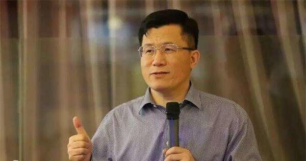 学术交流会上的纪亚忠医生