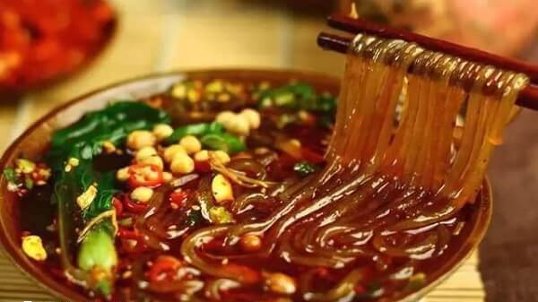 酸辣粉属于辛辣食物不建议在移植后吃