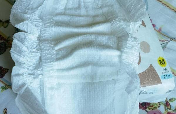 建议给新生儿使用纸尿裤