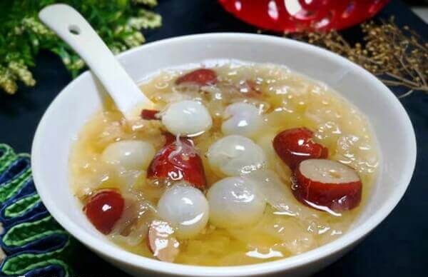 桂圆红枣银耳汤有一定的滋阴效果