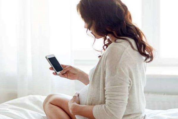 刚怀孕能玩手机吗？