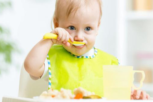 适合婴儿副食品六种水果吃法，营养师：不用避开过敏源!