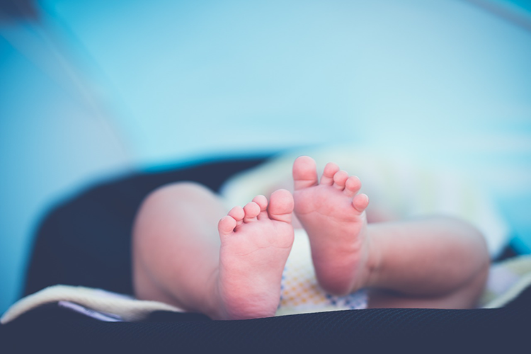挑战粘连，迎接生命奇迹：美国试管婴儿助力宫腔粘连夫妇踏上生育之路
