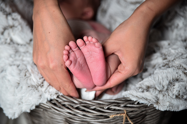 美国试管婴儿前的十字路口：输卵管造影的抉择与替代方案