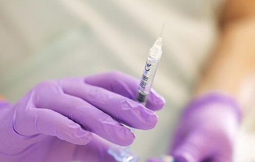 美国试管婴儿打夜针后常见不良反应解析：头晕、恶心呕吐需警惕