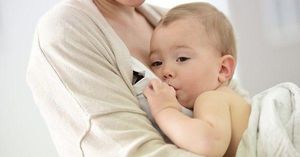 妈妈初乳对新生儿的好处和作用有哪些?