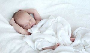 新生儿吐奶可能会引发肺炎,除此之外还有3点危害