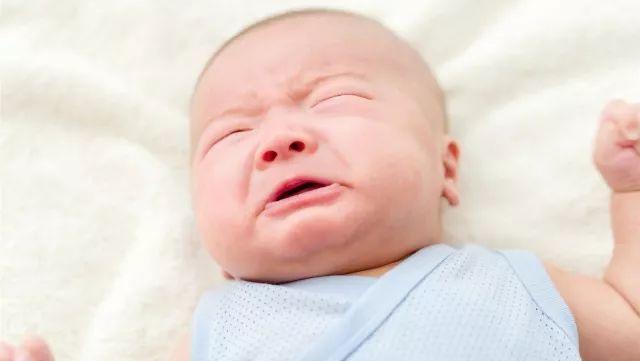 幼儿体温高是不是长牙，5个月宝宝发烧可该怎么退烧？
