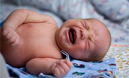 婴儿四个月长牙发烧怎么缓解？辅助降温有哪些技巧