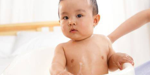 婴儿多大才能用宝宝金水?其说明书上早有答案