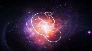 怀孕8个月胎儿打嗝是什么原因，是脐带绕颈还是吃多了？