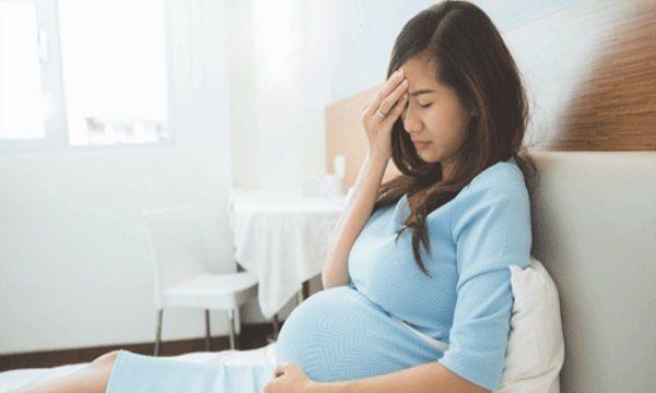 胎儿窘迫十分严重，常引起的并发症有4种