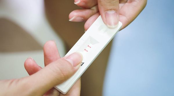 用牙膏也能验孕？堪称史上最土网红验孕法！