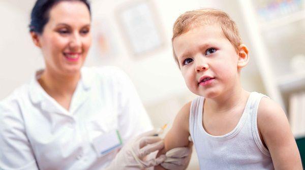 一岁半宝宝打麻腮风疫苗不良反应，发热、皮疹无需处理