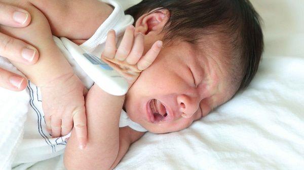 宝宝打完麻腮风疫苗发烧不退，持续时间过长须做好护理