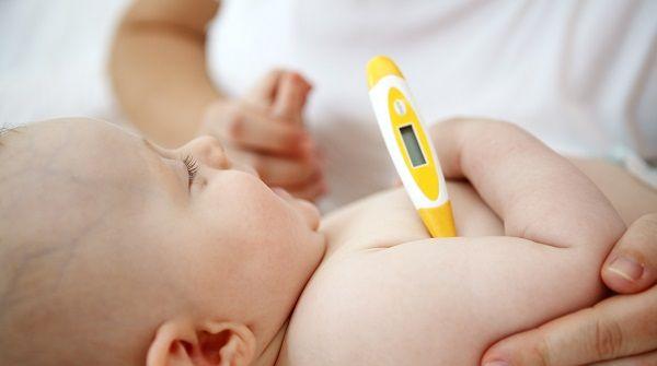 宝宝打五联疫苗后发烧，家长应对处理需重视6种紧急情况
