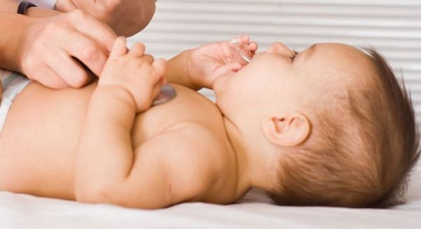 早产新生儿出院时必需做眼底检查吗？