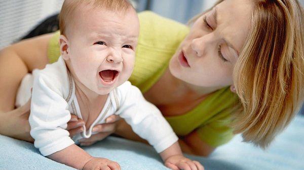 八个月宝宝不咿呀说话只偶尔尖叫正常吗？