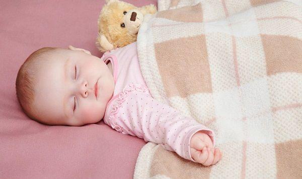 通过新生儿的睡姿看潜在疾病有依据，附脑瘫睡姿图片！