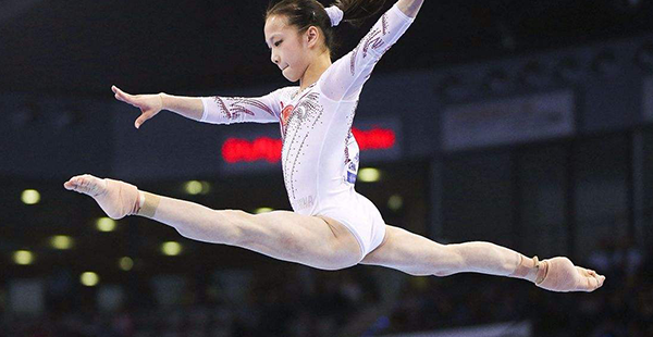 14岁天才少女的体操动作，网友表示：美翻了！